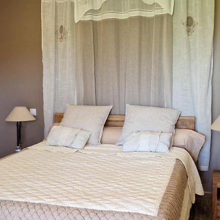 Le Miroir Des Etoiles Bed & Breakfast Pomport Exterior photo