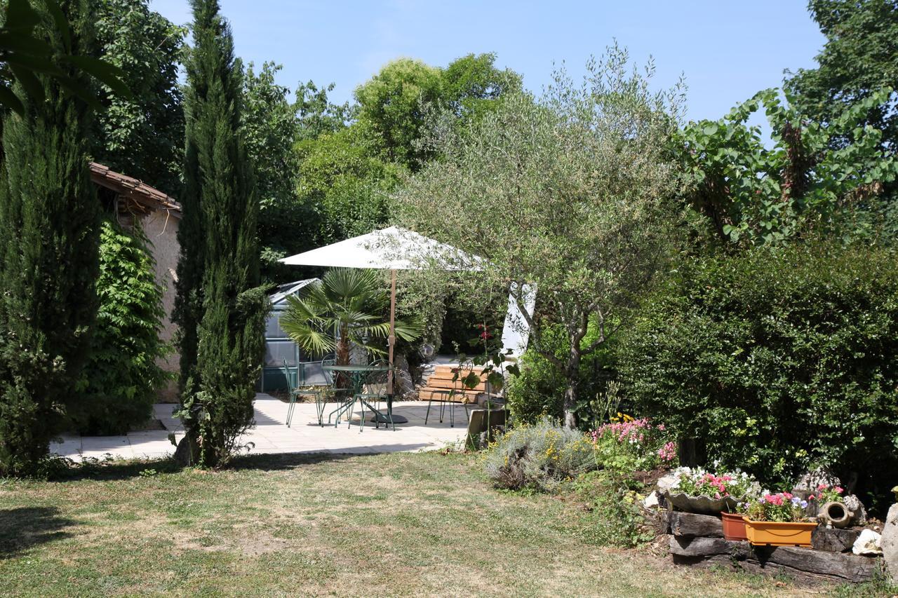 Le Miroir Des Etoiles Bed & Breakfast Pomport Exterior photo