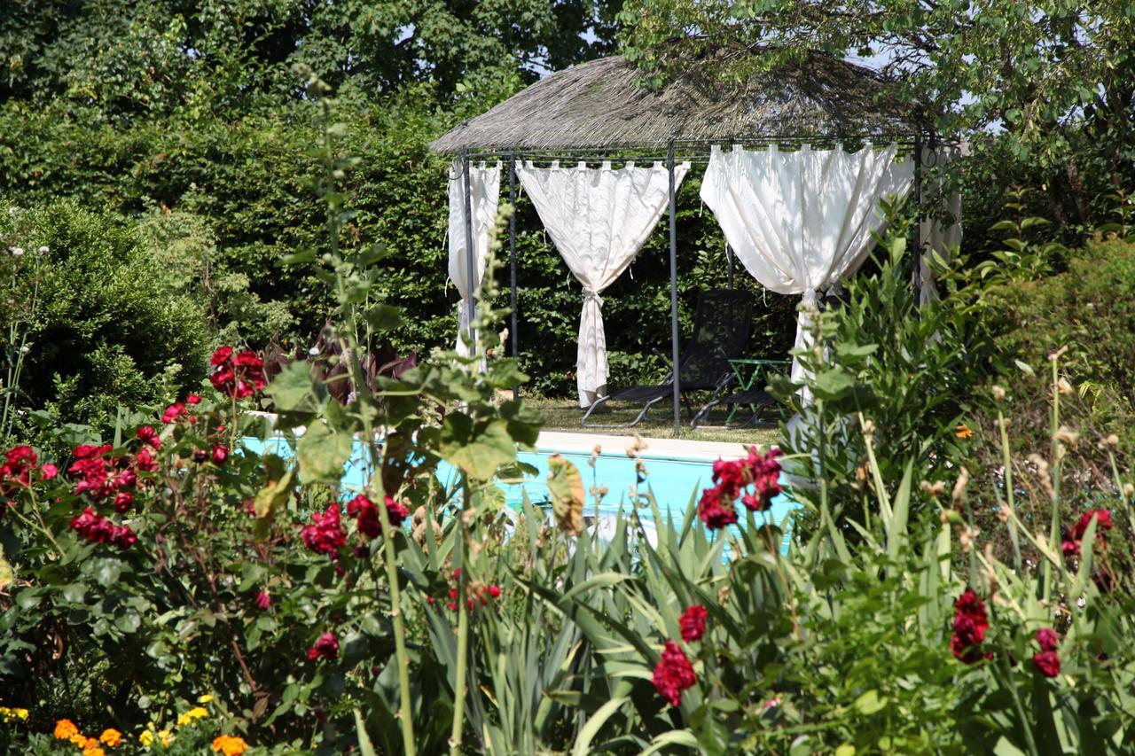 Le Miroir Des Etoiles Bed & Breakfast Pomport Exterior photo
